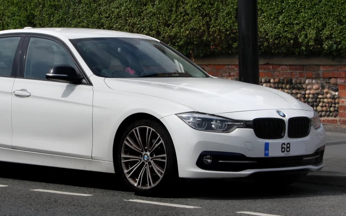 BMW 3 seriya (F30), ön-yan görünüş
