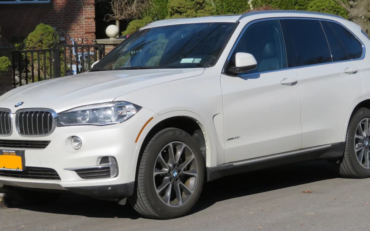BMW X5 (F15), ön-yan görünüş