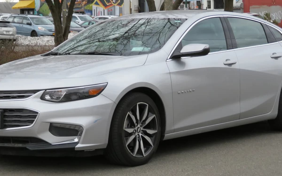 Chevrolet Malibu (9-cu nəsil), ön-yan görünüş