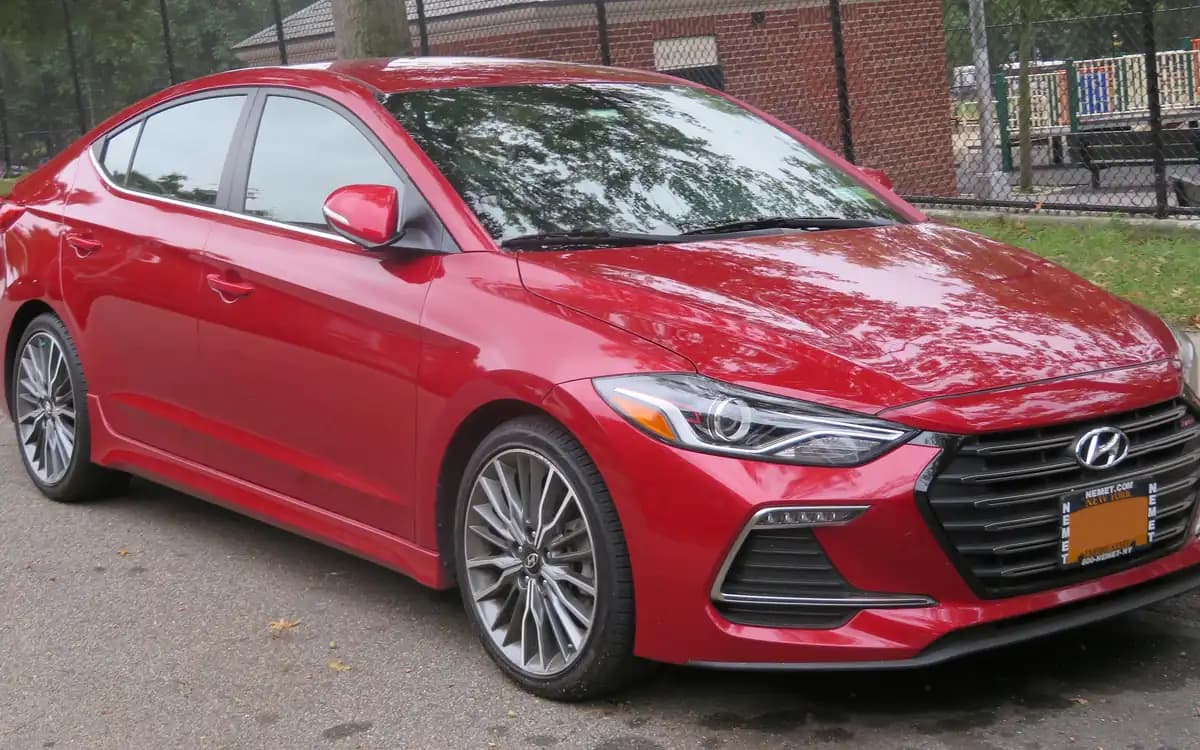 Hyundai Elantra (AD), ön-yan görünüş