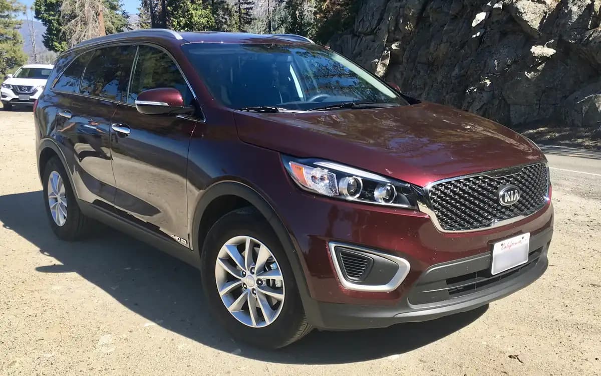 Kia Sorento (UM), ön-yan görünüş