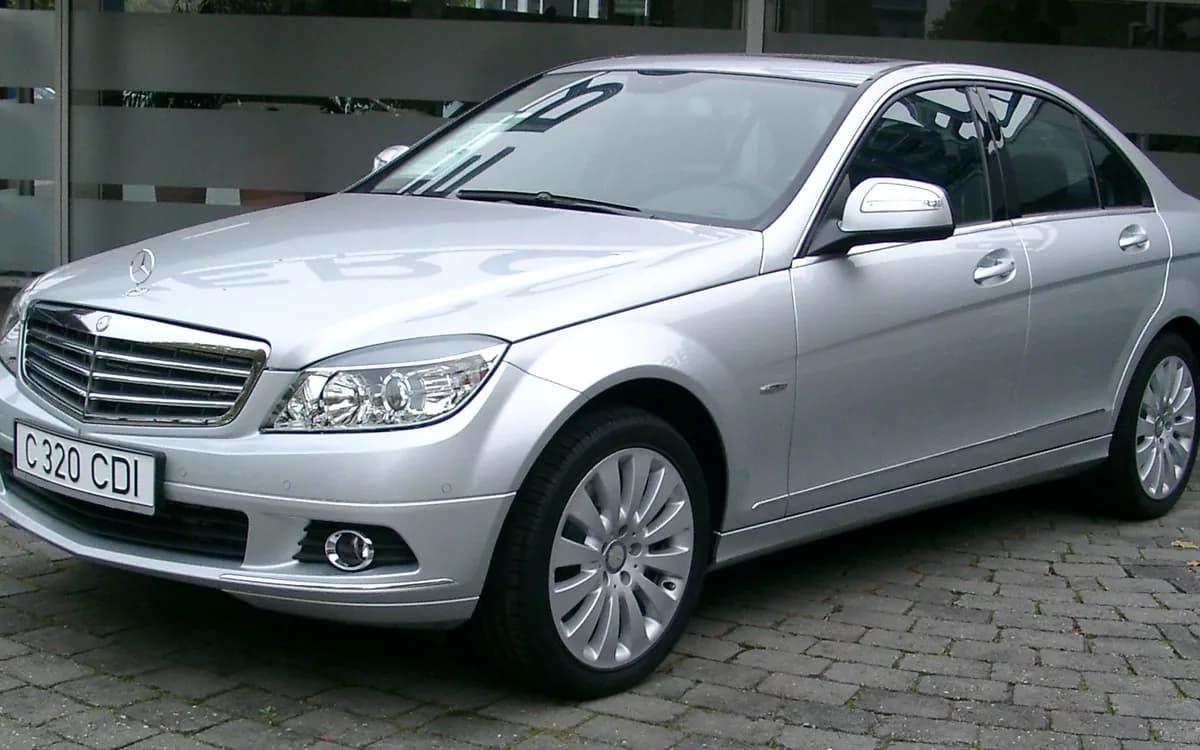 Mercedes-Benz C-Klas (W204), ön-yan görünüş