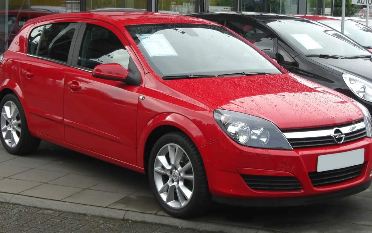 Opel Astra H hetçbek, ön-yan görünüş