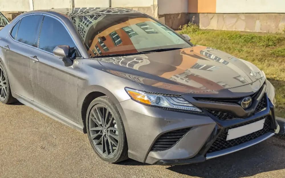 Toyota Camry (XV70), ön-yan görünüş