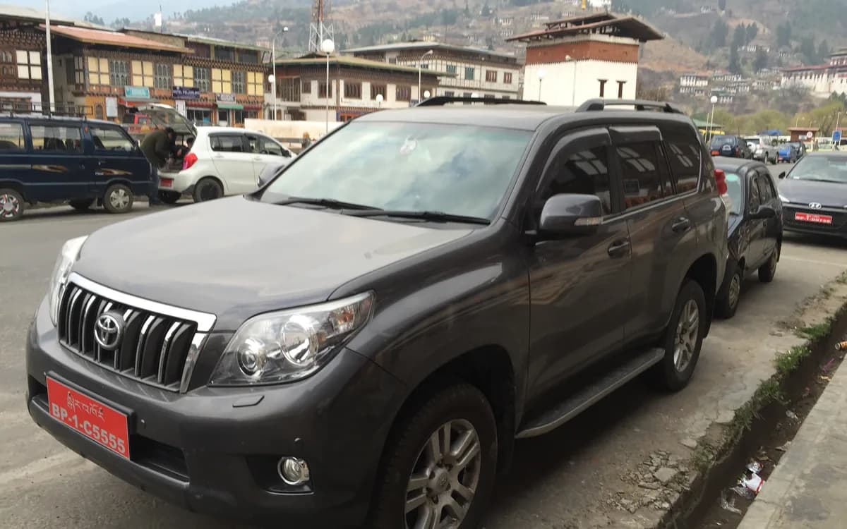 Toyota Land Cruiser Prado (J150), ön-yan görünüş