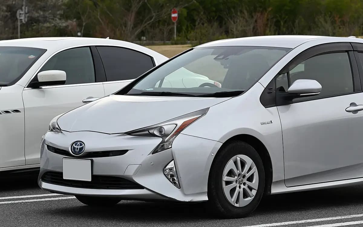 Toyota Prius (4-cü nəsil), ön-yan görünüş